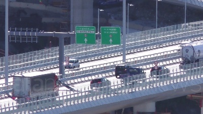 Scene from Genova, code e traffico sul nuovo ponte a causa dei curiosi