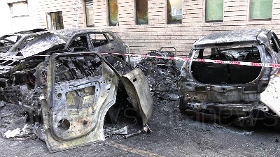 Scene from Incendio a Milano, un hotel evacuato e 5 auto carbonizzate: "Restano solo le ceneri"