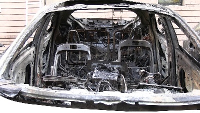 Scene from Incendio a Milano, un hotel evacuato e 5 auto carbonizzate: "Restano solo le ceneri"