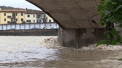 Scene from Maltempo, esonda il Sieve: anche l'Arno  sotto osservazione