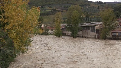 Scene from Maltempo, esonda il Sieve: anche l'Arno  sotto osservazione