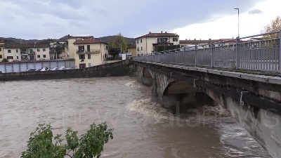 Scene from Maltempo, esonda il Sieve: anche l'Arno  sotto osservazione