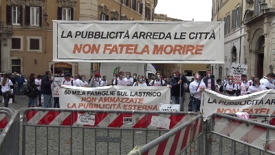 Scene from Roma, manifestazione del settore pubblicitario a Montecitorio: "Situazione grave"