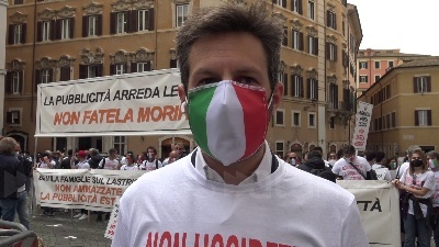 Scene from Roma, manifestazione del settore pubblicitario a Montecitorio: "Situazione grave"