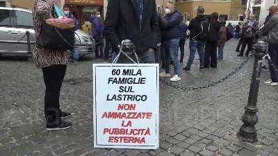Scene from Roma, manifestazione del settore pubblicitario a Montecitorio: "Situazione grave"