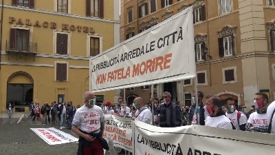 Scene from Roma, manifestazione del settore pubblicitario a Montecitorio: "Situazione grave"