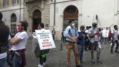 Scene from Roma, manifestazione del settore pubblicitario a Montecitorio: "Situazione grave"