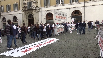 Scene from Roma, manifestazione del settore pubblicitario a Montecitorio: "Situazione grave"