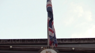 Scene from Assange, presidio a Milano per la sua liberazione: "Rappresenta libertà di espressione"