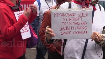 Scene from Milano, manifestazione sindacati. Landini: "Governo cambi linea"