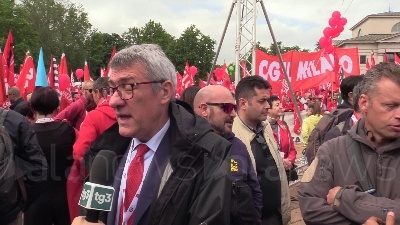 Scene from Milano, manifestazione sindacati. Landini: "Governo cambi linea"