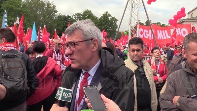 Scene from Milano, manifestazione sindacati. Landini: "Governo cambi linea"