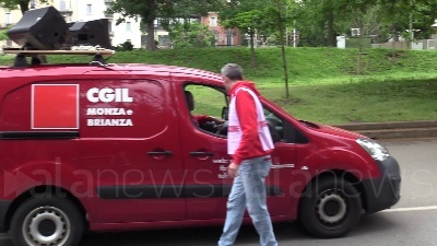 Scene from Milano, manifestazione sindacati. Landini: "Governo cambi linea"