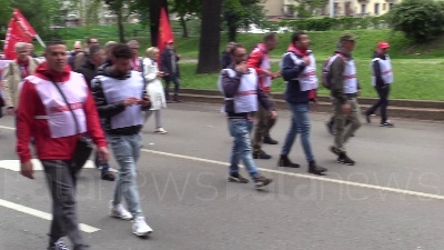 Scene from Milano, manifestazione sindacati. Landini: "Governo cambi linea"