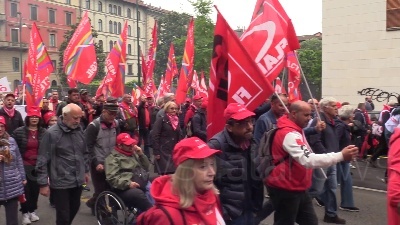 Scene from Milano, manifestazione sindacati. Landini: "Governo cambi linea"