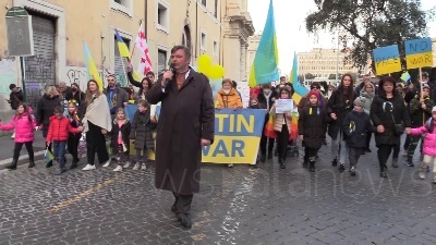 Scene from Ucraina, corteo sfila per le strade di Roma