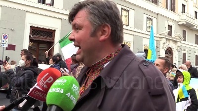 Scene from Ucraina, corteo sfila per le strade di Roma