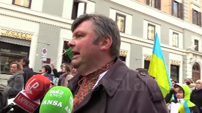 Scene from Ucraina, corteo sfila per le strade di Roma