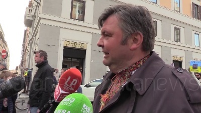 Scene from Ucraina, corteo sfila per le strade di Roma