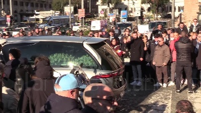 Scene from Mihajlovic, in tanti per l'ultimo saluto all'allenatore ed ex giocatore serbo