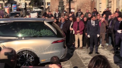Scene from Mihajlovic, in tanti per l'ultimo saluto all'allenatore ed ex giocatore serbo