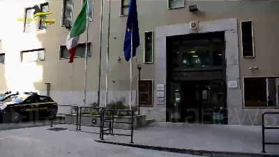 Scene from Falsa invalida da 38 anni, in una chiamata intercettata diceva: "Le pillole le buttavo"