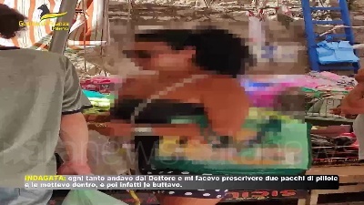Scene from Falsa invalida da 38 anni, in una chiamata intercettata diceva: "Le pillole le buttavo"