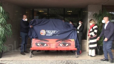 Scene from Violenza donne: "panchina rossa"  in sede giunta Regione Lazio