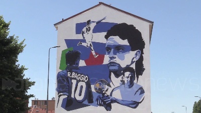 Scene from Roberto Baggio, a Milano spunta un murales dedicato al 'Divin Codino'