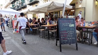 Scene from Green pass, pareri discordanti tra i ristoratori di Palermo