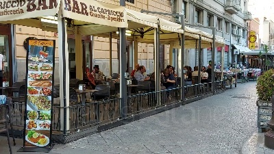 Scene from Green pass, pareri discordanti tra i ristoratori di Palermo