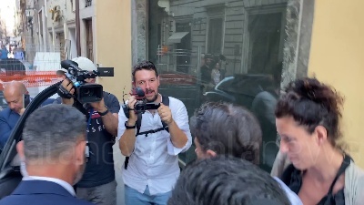 Scene from M5s, Conte arriva nella sede del Movimento per partecipare al Consiglio nazionale