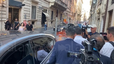 Scene from M5s, Conte arriva nella sede del Movimento per partecipare al Consiglio nazionale
