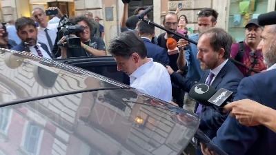 Scene from M5s, Conte arriva nella sede del Movimento per partecipare al Consiglio nazionale
