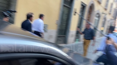 Scene from M5s, Conte arriva nella sede del Movimento per partecipare al Consiglio nazionale
