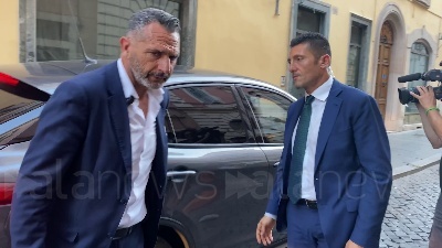 Scene from M5s, Conte arriva nella sede del Movimento per partecipare al Consiglio nazionale