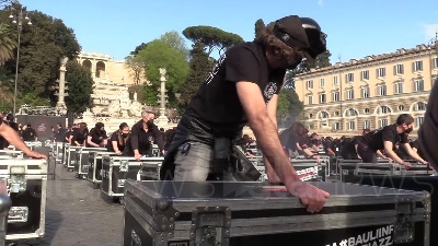 Scene from Mille bauli a piazza del Popolo: "Governo, ora ci vedi?"