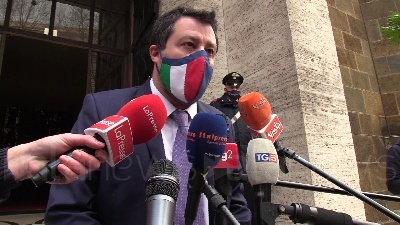 Scene from Vaccini, Salvini: "Errori Europa clamorosi, al Mise lavoriamo per produrne uno italiano"