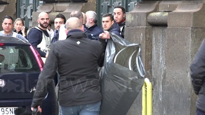 Scene from Coronavirus, rivolta detenuti a poggioreale: tensione all'esterno con i familiari