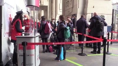 Scene from Milano, partito il primo treno 'Covid-free' per Roma: "Viaggiamo in sicurezza"