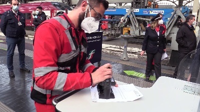 Scene from Milano, partito il primo treno 'Covid-free' per Roma: "Viaggiamo in sicurezza"