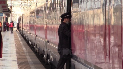 Scene from Milano, partito il primo treno 'Covid-free' per Roma: "Viaggiamo in sicurezza"