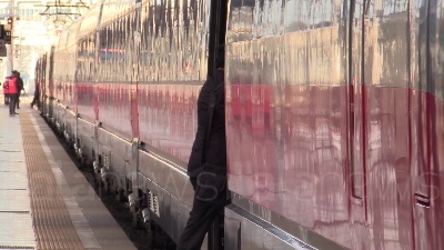Scene from Milano, partito il primo treno 'Covid-free' per Roma: "Viaggiamo in sicurezza"