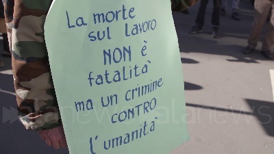 Scene from Milano, presidio sotto Assolombarda contro le morti sul lavoro