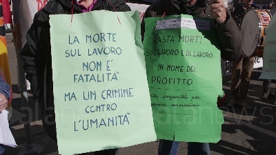 Scene from Milano, presidio sotto Assolombarda contro le morti sul lavoro