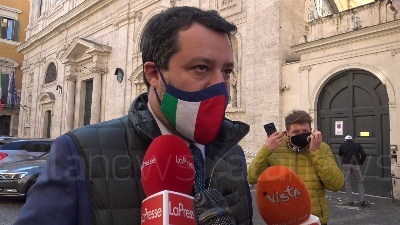 Scene from Vaccini, Salvini: "Sputnik in Italia? L'importante è che arrivino vaccini"