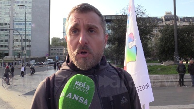 Scene from Milano, operatori sociali davanti alla stazione centrale: "Dignità per il lavoro educativo"