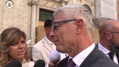 Scene from Scissione Pd, Morra: "Nessuna sorpresa. Renzi è attore in cerca di scena"