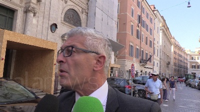 Scene from Scissione Pd, Morra: "Nessuna sorpresa. Renzi è attore in cerca di scena"