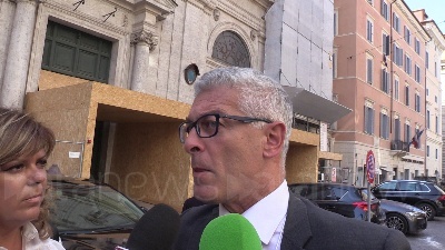 Scene from Scissione Pd, Morra: "Nessuna sorpresa. Renzi è attore in cerca di scena"